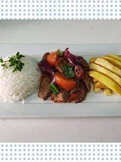 Una foto de 🇵🇪 Lomo Saltado 🇵🇪