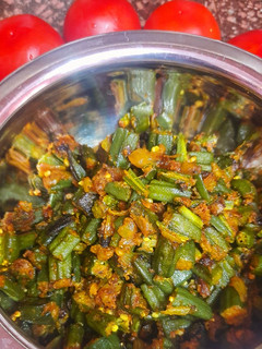 बेसन वाली भिंडी की सब्जी (besan bhindi ki sabzi recipe in Hindi) रेसिपी मुख्य फोटो