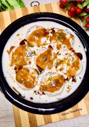 A picture of Dahi Bhalle.