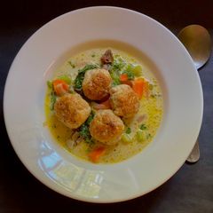 A picture of Marry me Chicken Herbal Soup.
