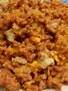 Una foto de Carne picada con paté y queso