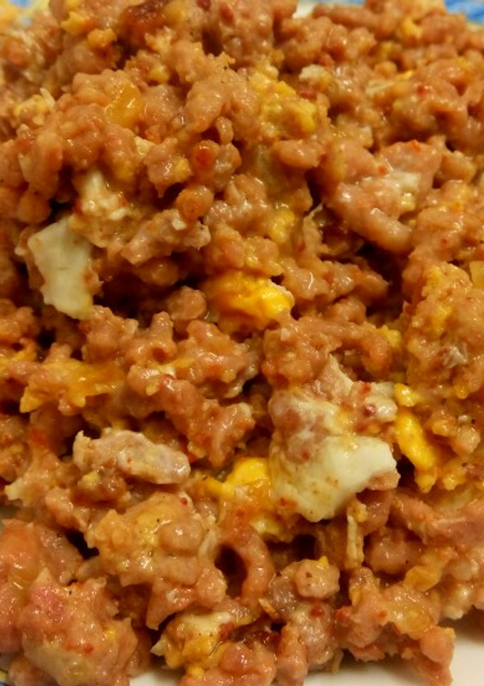 Una foto de Carne picada con paté y queso