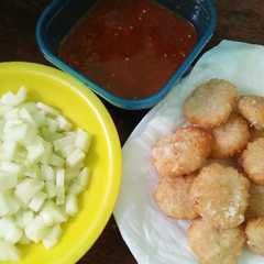 A picture of Cireng Nasi Bumbu Rujak.
