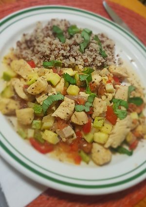 Una foto de Pechuga con calabacitas