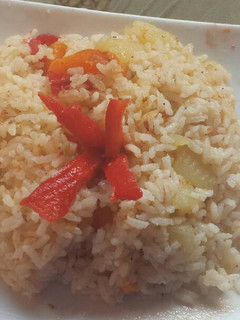 Una foto de Arroz frito con papas y zanahorias