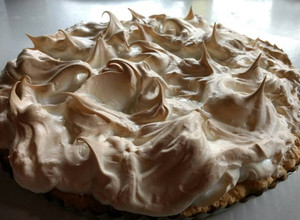 Una foto de Pie de limón fácil y delicioso arcoíris