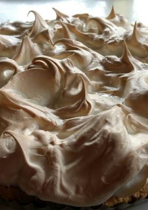 Una foto de Pie de limón fácil y delicioso arcoíris