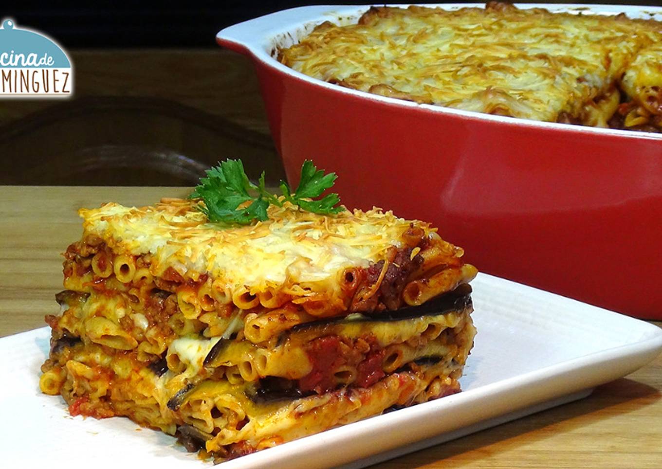 Pastel de berenjenas con macarrones y queso