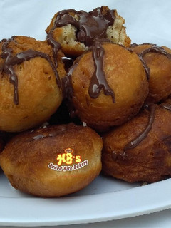 A picture of Chocolate Stuffed Buns.