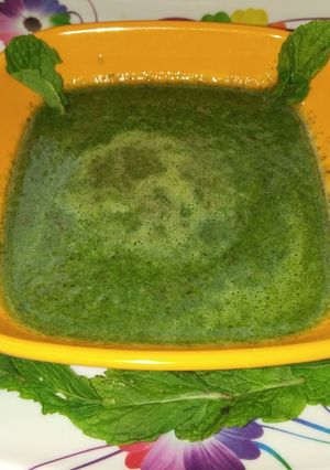 A picture of Green Grapes mint chutney.
