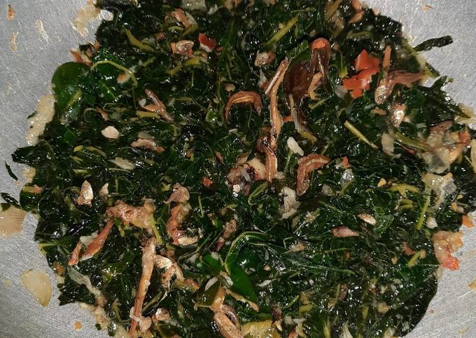 Langkah Mudah untuk Menyiapkan Tumis Daun Pepaya &amp; Teri, Lezat