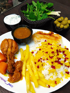 عکسی از دستور زرشک پلو با خورشت مرغ آلو 🍗