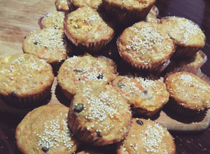 Una foto de Cupcakes de zanahoria, piña y manzana