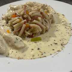 Una foto de Pasta en salsa Bechamel y pollo