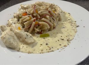 Una foto de Pasta en salsa Bechamel y pollo