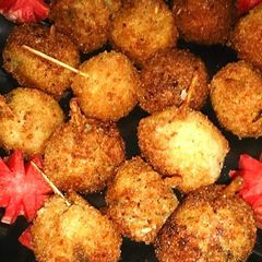 A picture of Cheese potato balls.