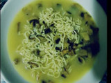 Sopa rápida de noodles con champiñón y cebolla