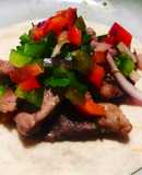 Tacos de presa ibérica con pico de gallo y salsa verde picante 🌶