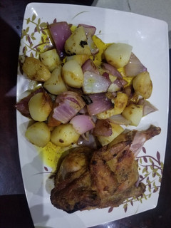 A picture of Potato lyonnaise with grilled chicken.