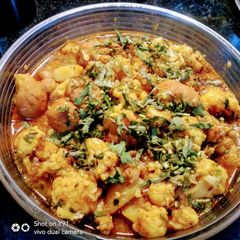 A picture of Cauliflower Pakora Curry.