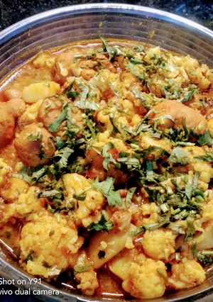 A picture of Cauliflower Pakora Curry.