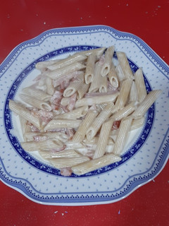 Una foto de Macarrones integrales con nata