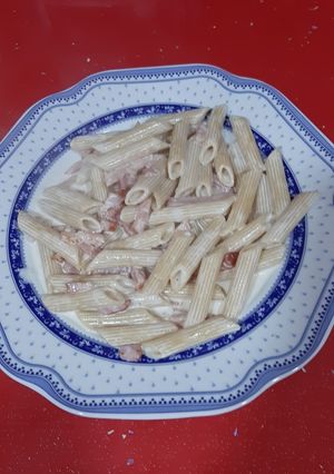 Una foto de Macarrones integrales con nata