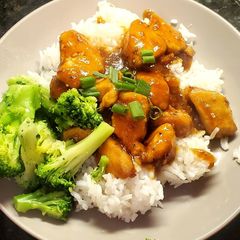 A picture of General Tsao Chicken.