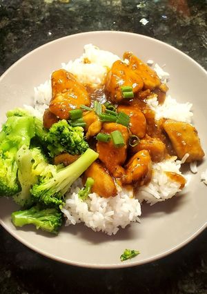 A picture of General Tsao Chicken.