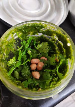 A picture of Peanut Coriander Chutney.