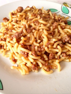 Una foto de Fideuá con carne y salsa teriyaki