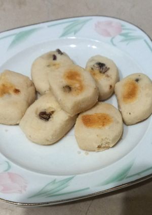 A picture of Diet biscuits with raisens 🫓 🫓.
