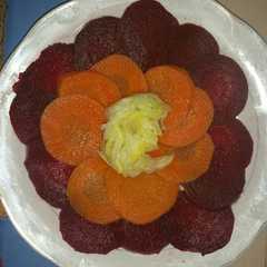 A picture of Ensalada tri color.