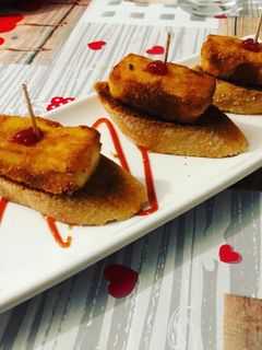 Una foto de Queso de Cabra frito con tosta