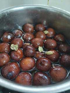 குலோப் ஜாமுன் பார்ட்டி ஸ்பெஷல்(gulab jamun recipe in tamil) செய்முறை முக்கிய புகைப்படம்