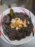 Caldo de frijol con fideos y huevo