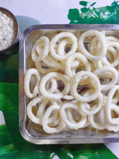 அரிசி மாவு கொடுபேலே (Arisi maavu kodupele recipe in tamil) செய்முறை முக்கிய புகைப்படம்