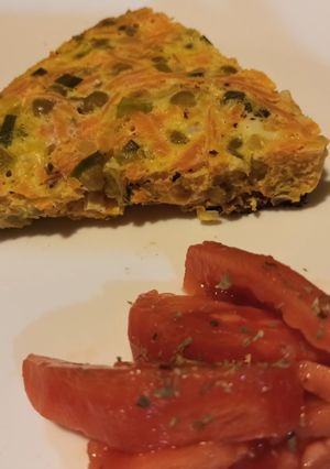 Una foto de Tortilla de vegetales y arvejas