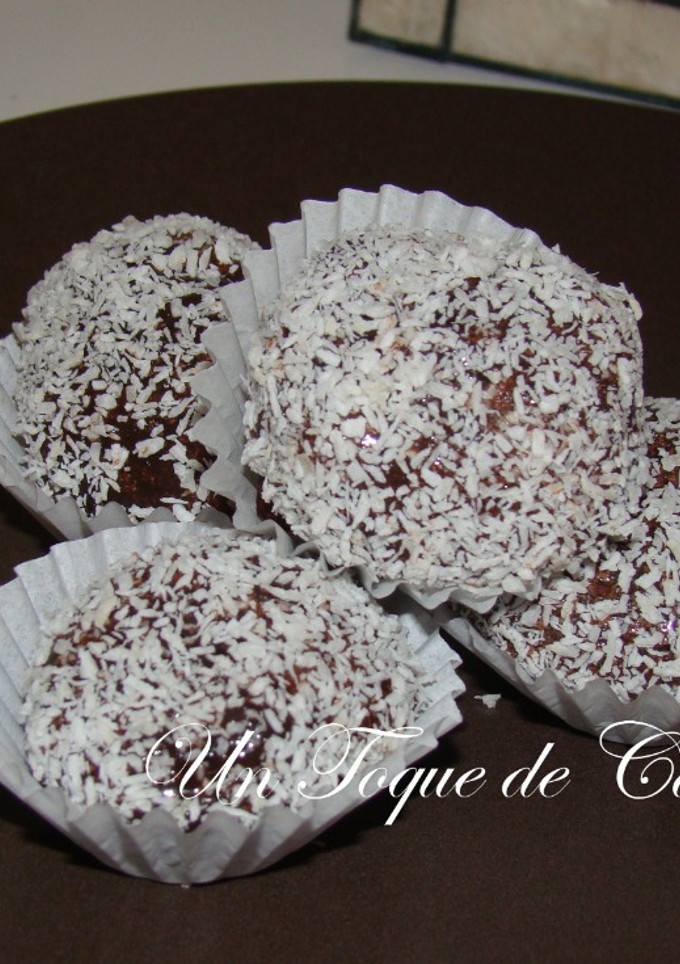 Una foto de Brigadeiros o negrinhos (Dulces típicos de Brasil)