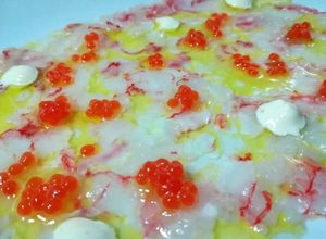 Foto principal de Carpaccio de gamba roja con huevas de salmón y mayonesa de wasabi