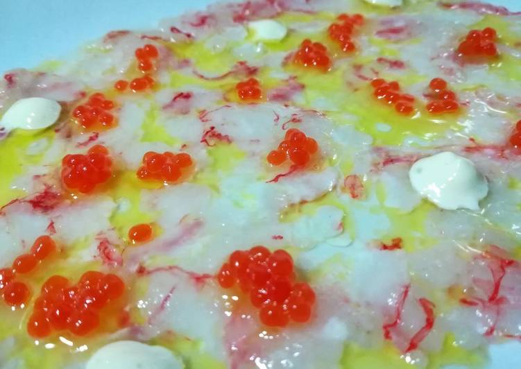 Carpaccio de gamba roja con huevas de salmón y mayonesa de wasabi