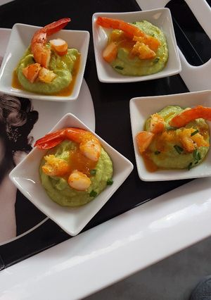 Une photo de Guacamole et gambas à l'orange