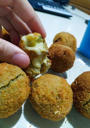 Una foto de Croqueta de acelga con queso y tomare