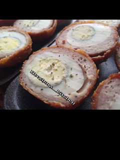 A picture of Scotch egg.