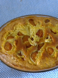 Una foto de Bizcocho de ciruelas claudias y yogurt griego a mi estilo