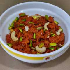 गाजर हलवा (Gajar Halwa Recipe In Marathi) रेसिपी चे मुख्य फोटो 