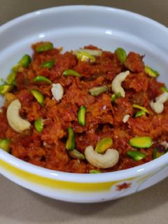 गाजर हलवा (Gajar Halwa Recipe In Marathi) रेसिपी चे मुख्य फोटो