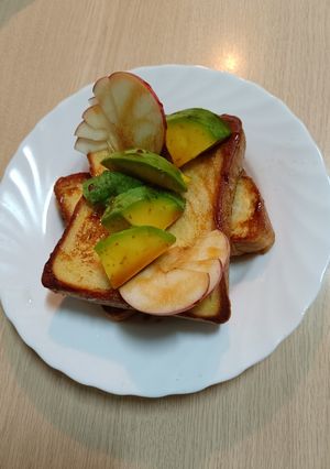 蜂蜜法式吐司佐酪梨蘋果 的食譜成品照片