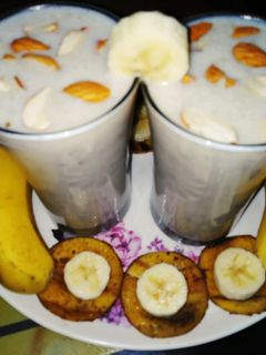 बनाना मिल्क शेक (banana milkshake recipe in marathi) रेसिपी चे मुख्य फोटो