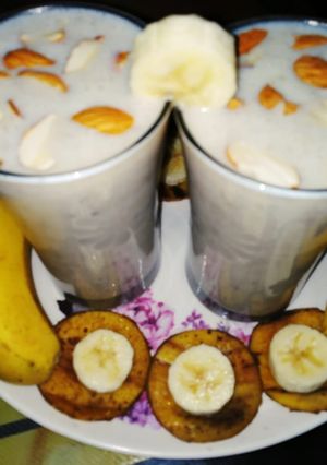 बनाना मिल्क शेक (banana milkshake recipe in marathi) रेसिपी चे मुख्य फोटो
